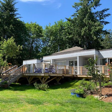 Forest By The Sea Rentals Merville Exterior photo