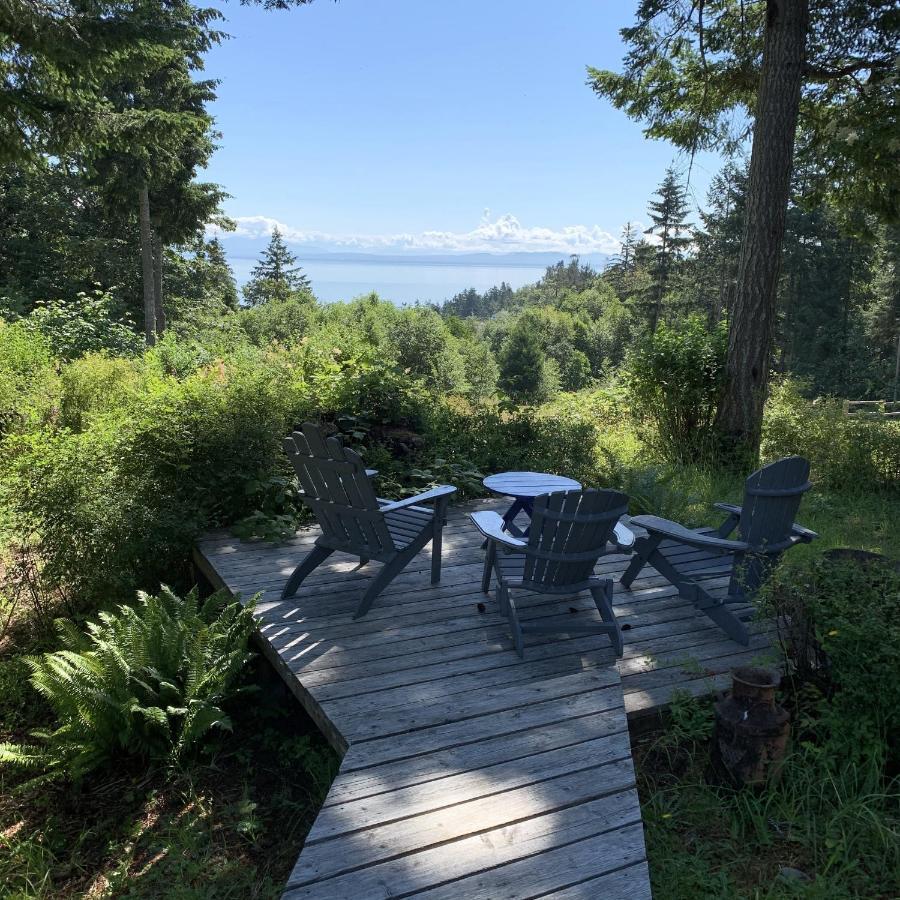 Forest By The Sea Rentals Merville Exterior photo