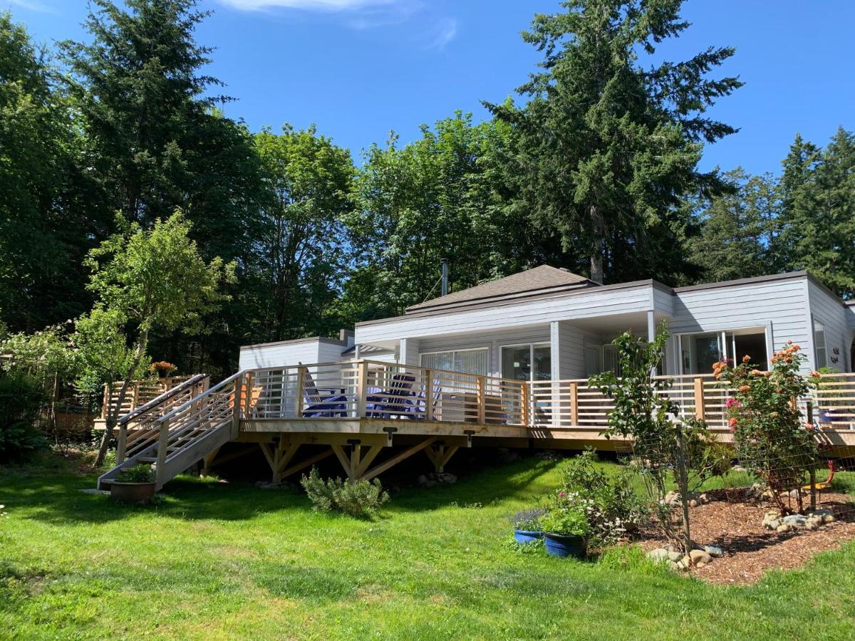 Forest By The Sea Rentals Merville Exterior photo